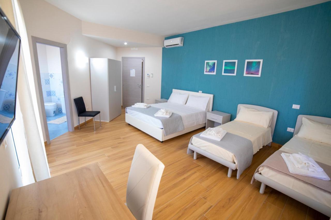 Aurora Bed And Breakfast Ciro Marina Room photo